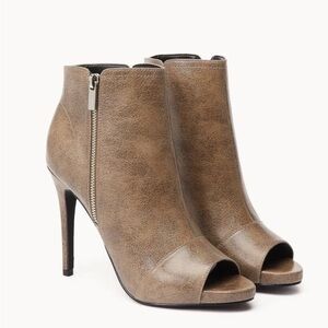 BNIB Elegant Taupe Peep-Toe Ankle Boots sz 9